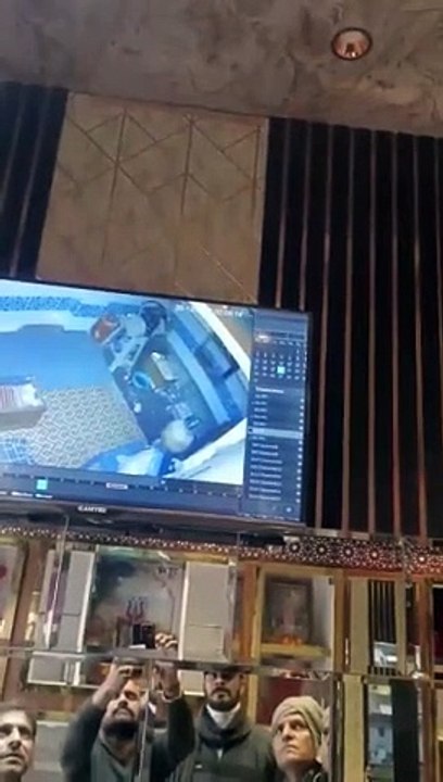 फैक्ट्री की दीवार तोड़कर शोरूम से 50 लाख का सोना-चांदी चोरी