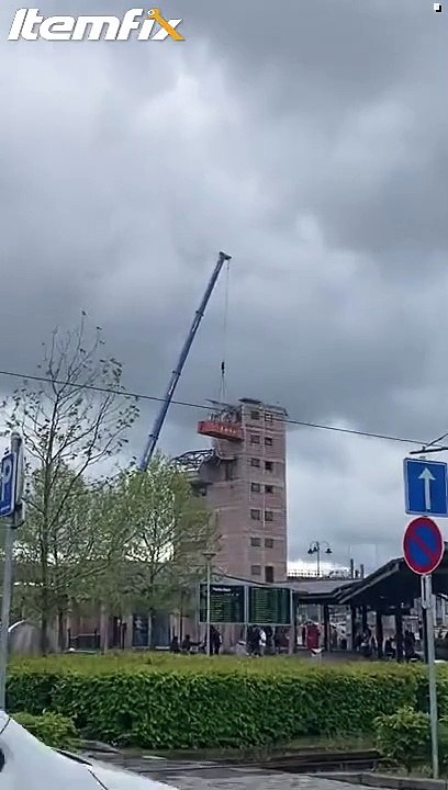 Ce conducteur de pelleteuse prend d'énormes risques... Chantier extrême