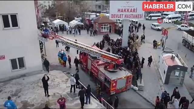 Hakkari'de gerçeği aratmayan yangın ve deprem tatbikatı gerçekleştirildi.