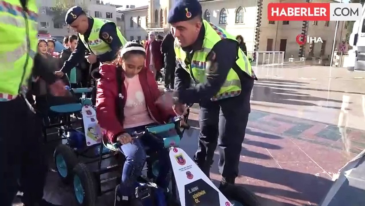 Jandarmadan öğrencilere trafik güvenliği eğitimi verildi