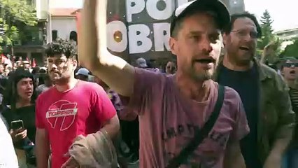 Milei ordena una vasta desregulación de la economía en Argentina