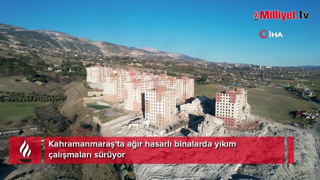 Dinamit ile patlatılan binalar bir bir yıkılıyor