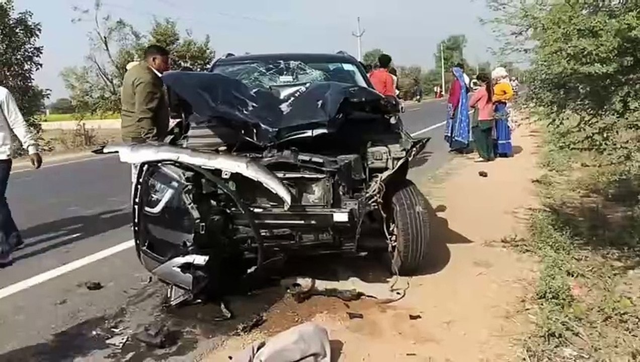 अलवर-सिकंदरा मेगा हाईवे मार्ग स्थित ढिगावडा के समीप सड़क दुर्घटना