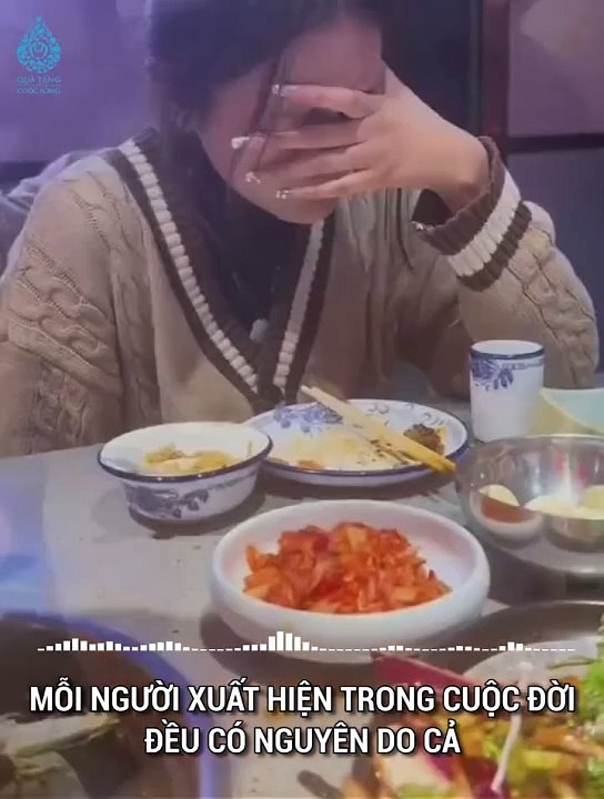 Sẽ có người bước qua đời bạn..nhưng đừng quá buồn nhé..! Vì tương lai sẽ có người tốt hơn đang đợi bạn đấy