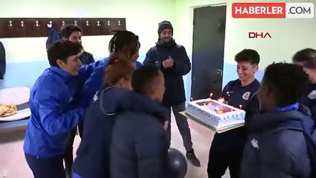 Hakkarigücü Kadın Futbol Takımı'nın forveti Maria Gisele Divine Ngah Manga, '2023 Kamerun Altın Top' ödülünü kazandı