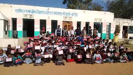 जर्सी, जूता-जुराब पाकर विद्यार्थियों के खिल उठे चेहरे