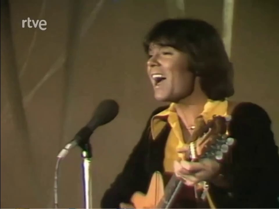 THE YOUNG ONES by Cliff Richard - live performance 1979 - stereo