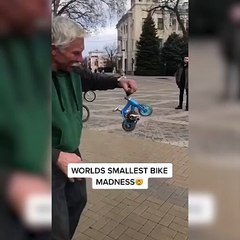 Süs değil bisiklet! Dünyanın en küçük bisikletine binen yaşlı adam şaşırttı..