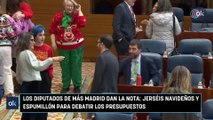 Los diputados de Más Madrid dan la nota: jerséis navideños y espumillón para debatir los Presupuestos