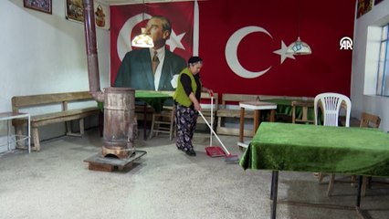 Kocasından devraldığı kırsaldaki köy kahvesini 17 yıldır işletiyor