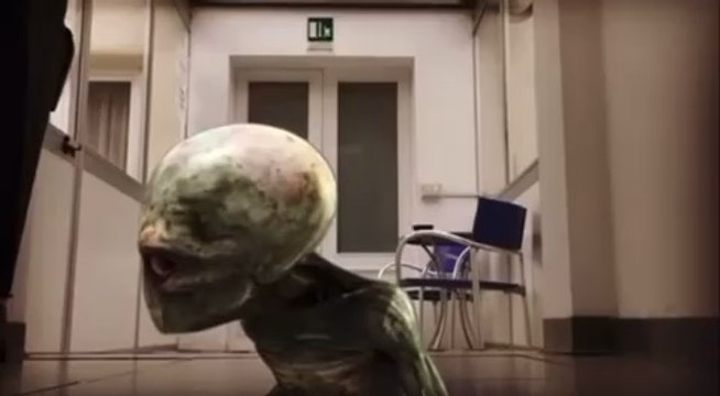 Personalmente, non penso che vi sia vita intelligente sugli altri pianeti. Perché gli altri pianeti dovrebbero essere diversi da questo?