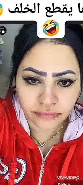 الحقو القوا&دة بتقلك أنا بيضاء بشرتي لونها ابيض ههههه وبعدين يا مراة الد&يوث بطلي تخوفينا بشكل رجلك المرعب ده إحنا ناس بتخاف