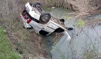 Bursa'da feci kaza! Otomobil su kanalına düştü: 1'i ağır 5 yaralı