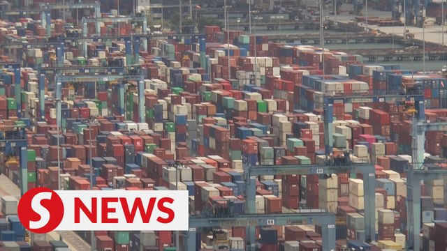 Zim must remove 4,000 stranded containers in Malaysia soon, says Loke