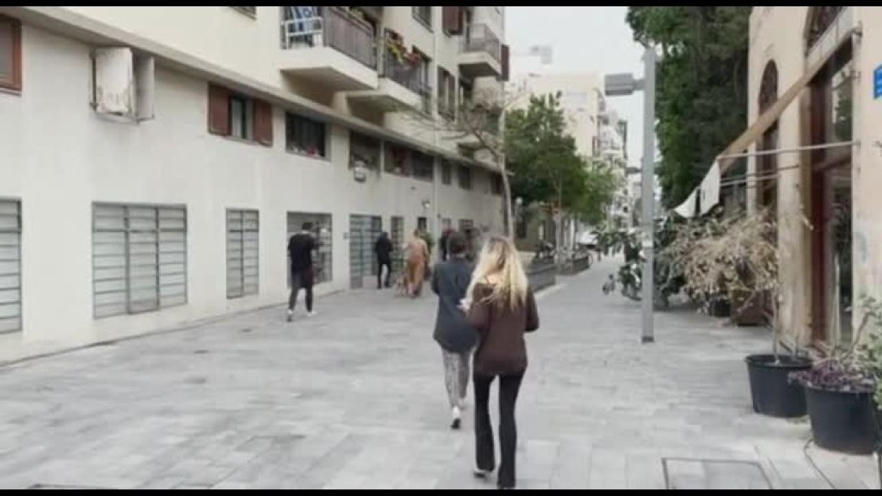 Medio Oriente, l'allarme aereo risuona a Tel Aviv durante un attacco missilisitico