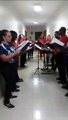 Apresentação do Coral Municipal emociona equipe e pacientes do Nossa Senhora Aparecida