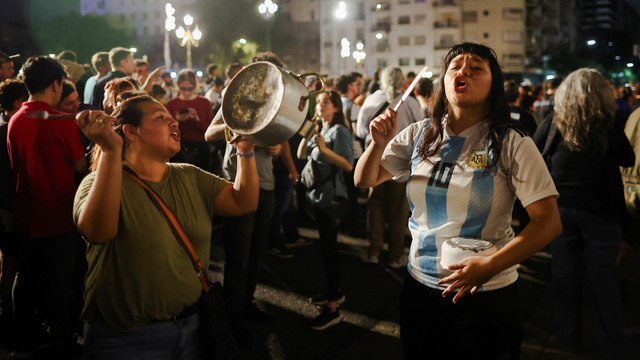 Cacerolazos en Argentina ante las reformas anunciadas por Milei el miércoles