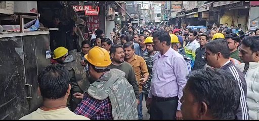 बंबई बाजार में निगम की अतिक्रमण विरोधी कार्रवाई