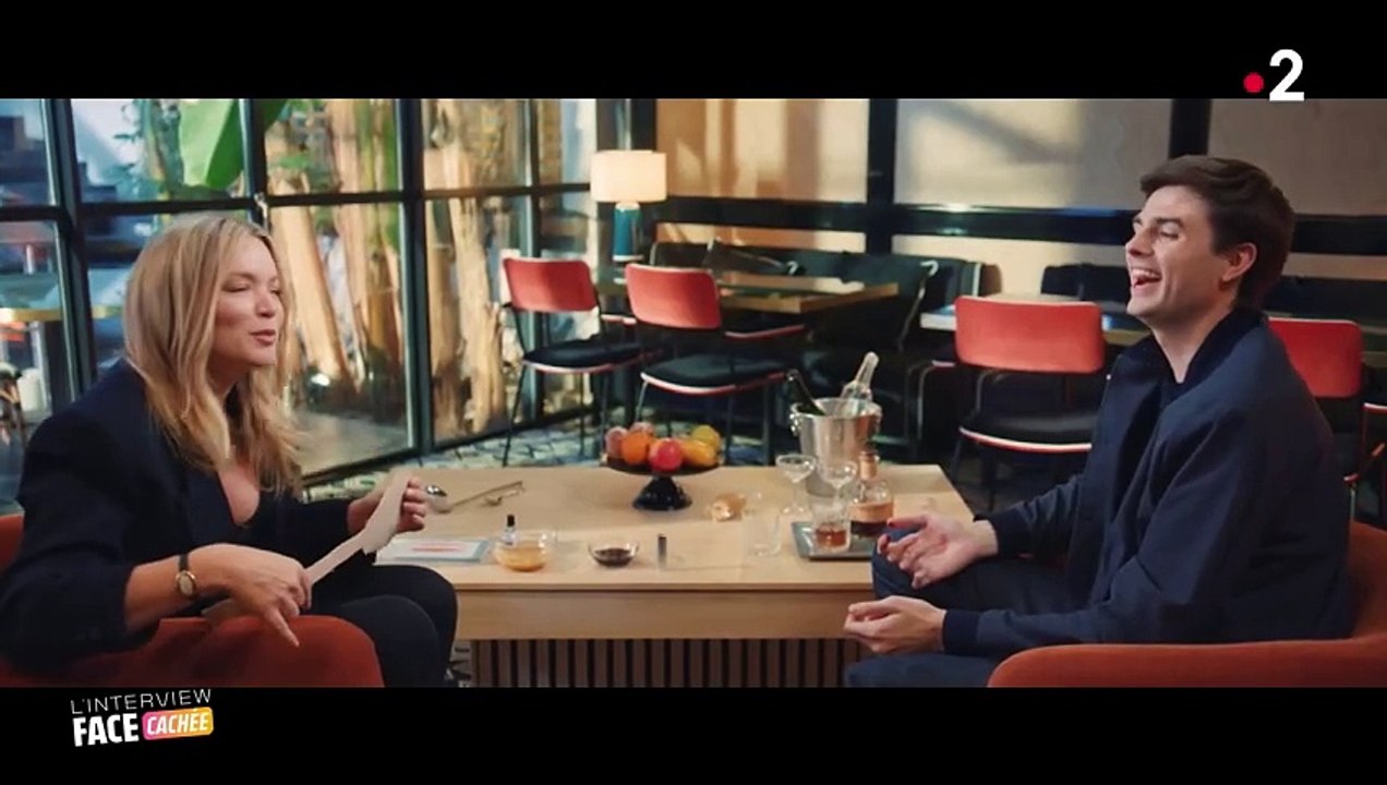 HugoDécrypte très gêné face à Virginie Efira : elle lui révèle une astuce pour les scènes de sexe au ciné... avec un drôle d'accessoire