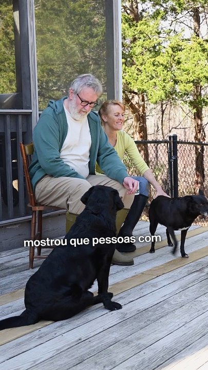 Cuidar de cachorro reduz o risco de demência em 40%