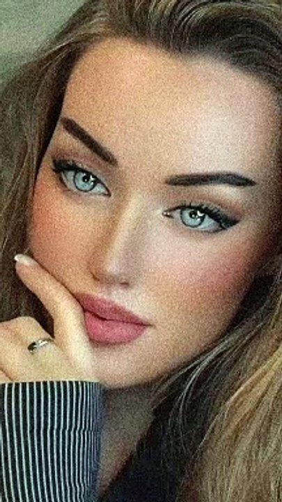 Manou Qazika