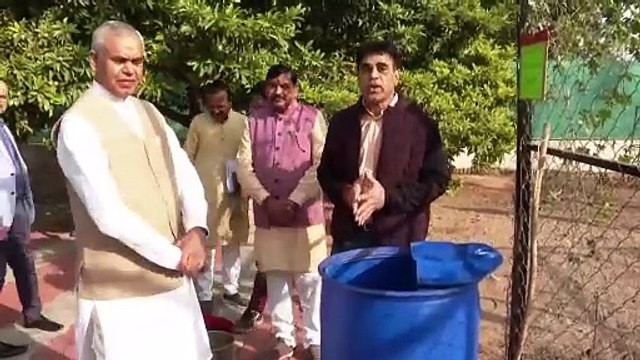 VIDEO: शिक्षा राज्यमंत्री के किचन गार्डन में करते हैं प्राकृतिक खेती