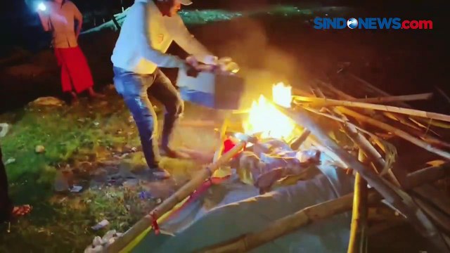 Detik-Detik Sabung Ayam di Bangkalan Ricuh, Polisi Bongkar dan Bakar Arena