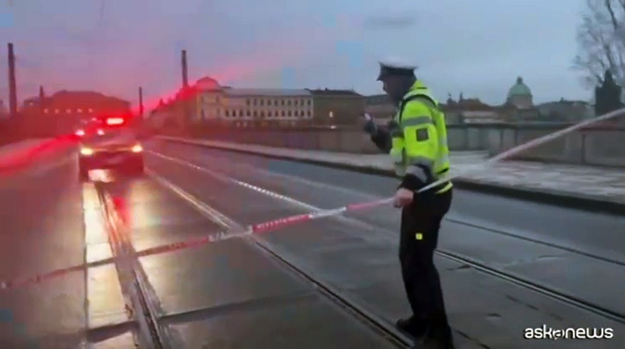MANCA AUDIO Sparatoria all'universit? di Praga, secondo la polizia ci sono morti e feriti