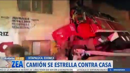 Camión se estrella contra una casa en Ixtapaluca, Estado de México