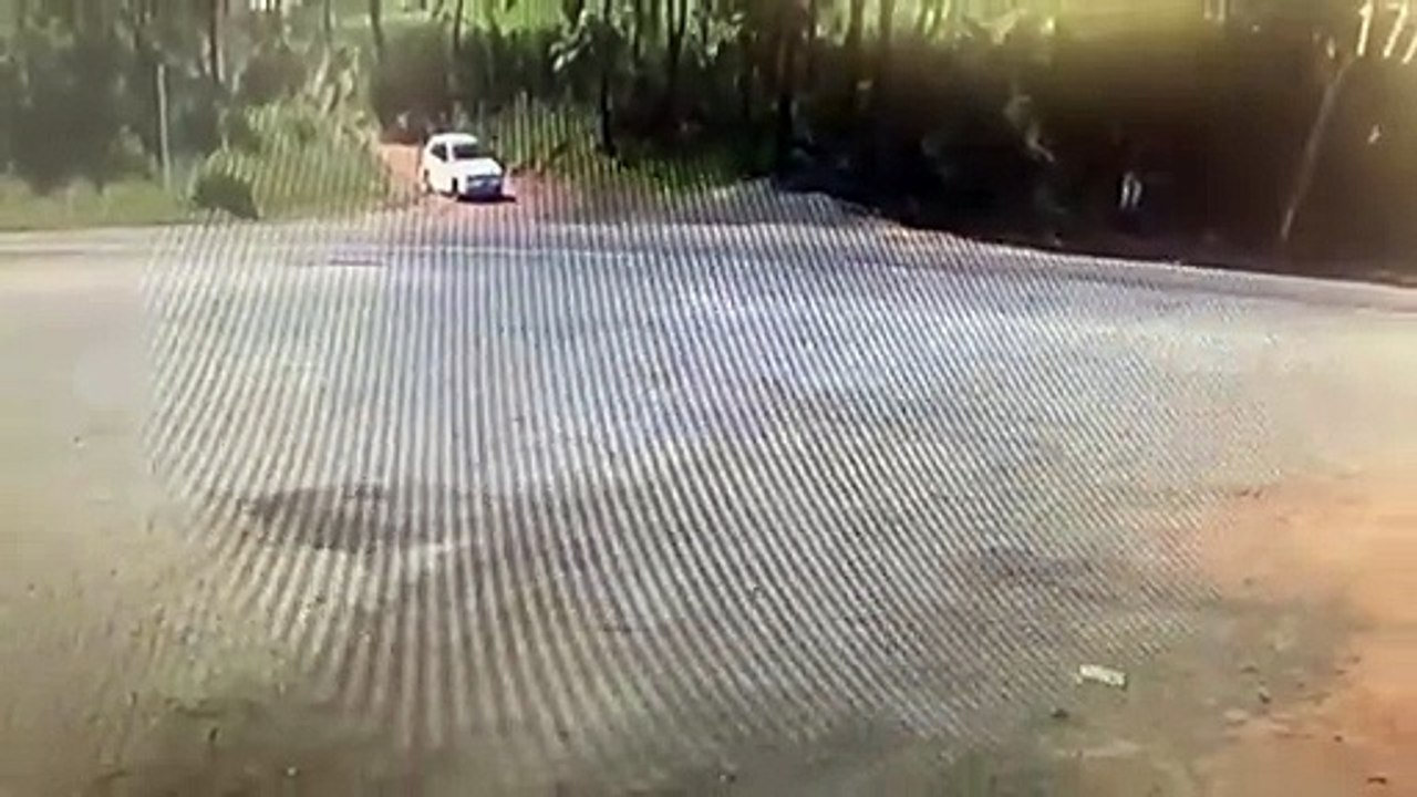 Três pessoas ficam feridas após grave colisão na PR-323 em Cruzeiro do Oeste