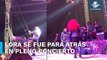 Se cae Alex Lora durante concierto de ‘El Tri’