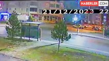 Sivas'ta Otobüs Durağından Karşıya Geçmeye Çalışan Kadına Otomobil Çarptı