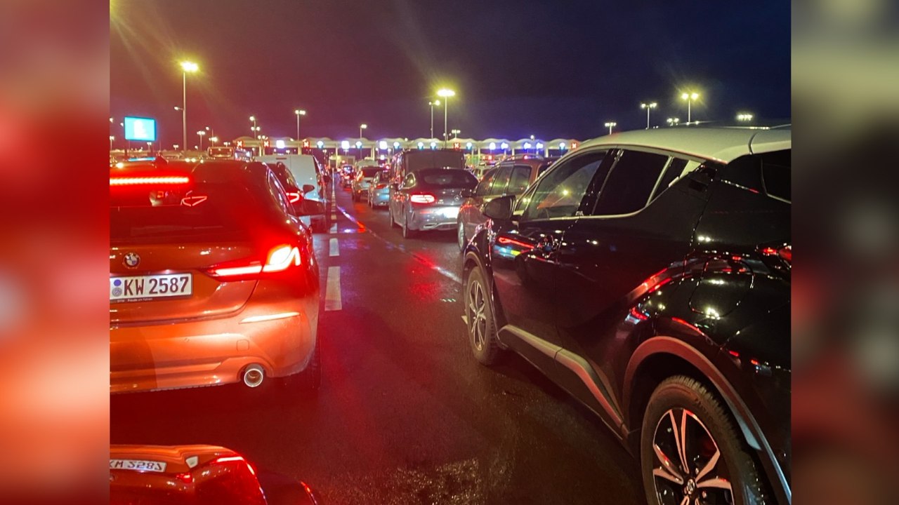 Sudden strike from Eurotunnel staff causing M20...