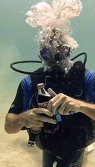 Mentos and Coke Fizz Underwater