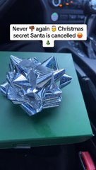 Homem boicota amigo secreto no local de trabalho após receber 'isto'