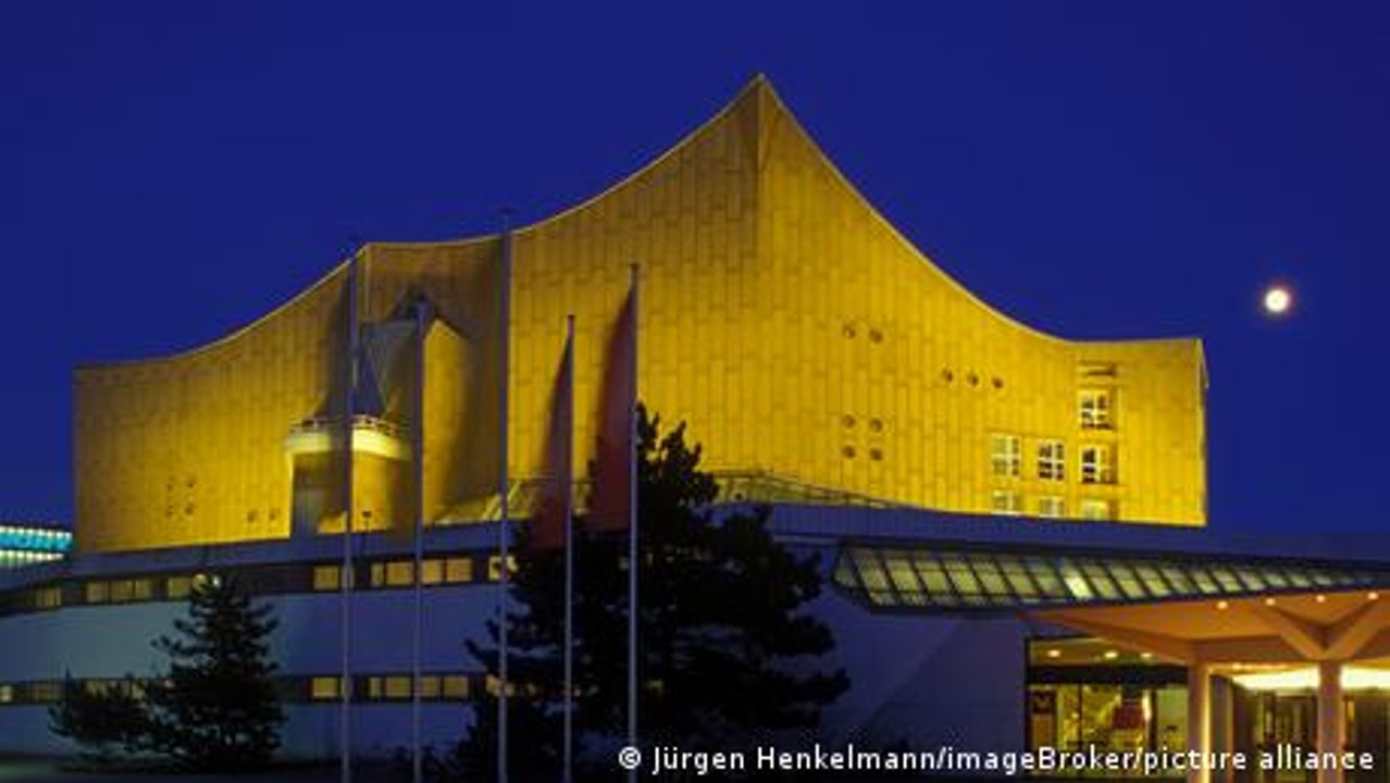 Berlin Philharmonic stages peace concert