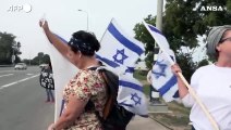 Israele, manifestanti vicino al confine per bloccare gli aiuti diretti a Gaza