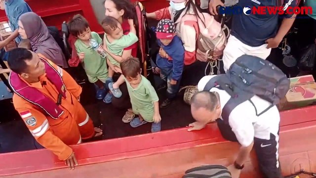 Evakuasi Kapal Penumpang di Mentawai yang Kandas setelah Tabrak Karang