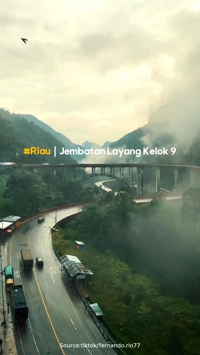 Ngeri Tapi Indah Banget !!! Jembatan Layang Kelok 9 Ini Terlihat Sejuk