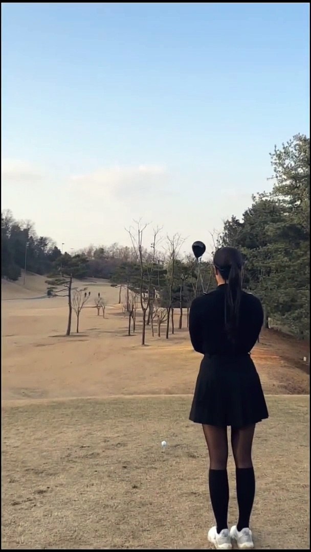 ⁣Good shot! Pro Kim Eun-seon’s driver shot after a long time! 굿샷 오랜만에 김은선프로의 드라이버샷!