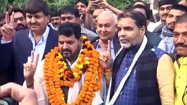 Video: जीते संजय सिंह और फूल-माला बृजभूषण के गले में, यूजर ने पूछ लिया सवाल