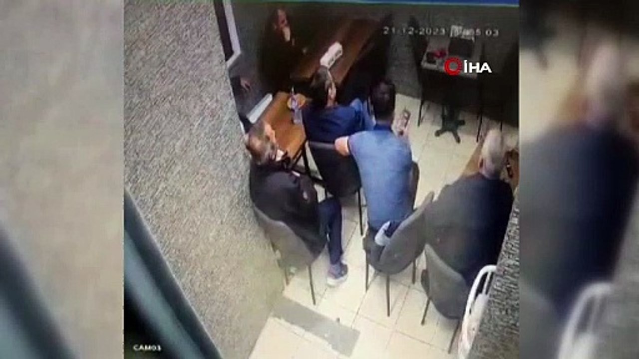 Maç izleyen vatandaşların deprem anında yaşadığı panik kamerada