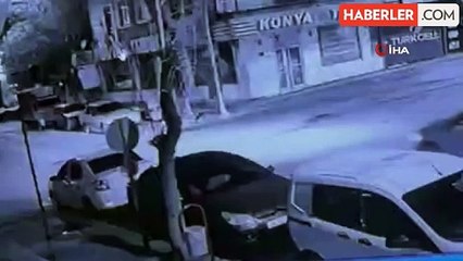 Motosikletliye çarpan sürücü kaçtı, kaza anı kamerada