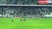 Görüntüler maçtan sonra ortaya çıktı! Beşiktaş taraftarı Alanyaspor maçı sonrası takımı çağırıp ağzına geleni saydı