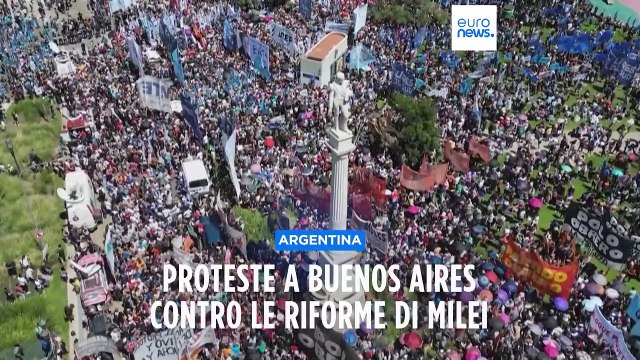 Argentina, in migliaia in piazza a Buenos Aires protestano contro le riforme di Milei
