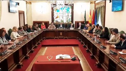 Joseba Asiron recibe el bastón de mando como nuevo alcalde de Pamplona