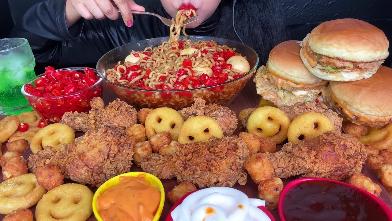 ASMR EATING SPICY NOODLES,FRIED CHICKEN,POTATO SMILEYS,CHICKEN BURGER,RED CHILLI -ASMR EATING-