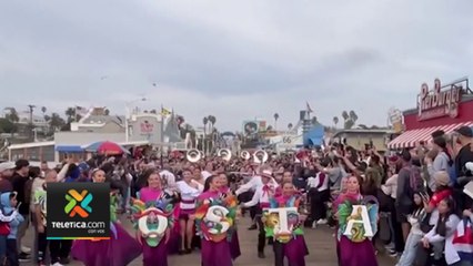 tn7-banda-de-zarcero-puso-baile-en-puerto-de-santa-monica-281223