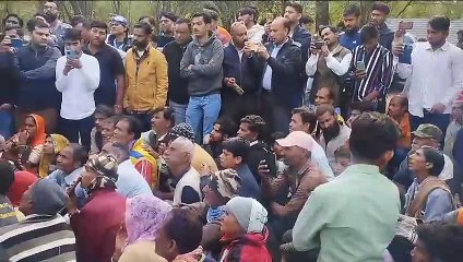 सीमेंट फैक्ट्री के स्क्रेप बेचने को लेकर मजदूरों में रोष