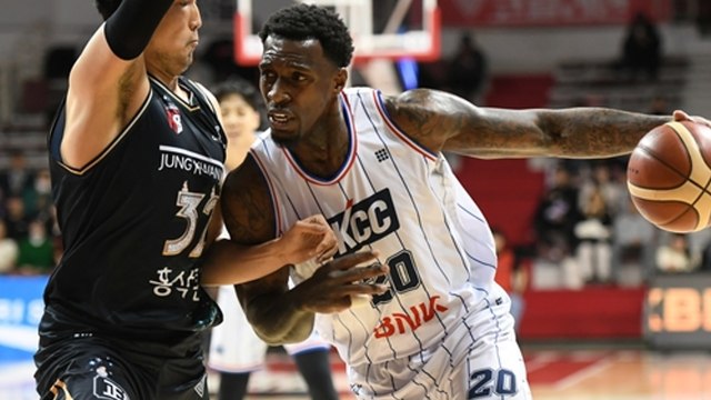 '라건아 23점' KCC, 정관장 꺾고 신바람 5연승 / YTN